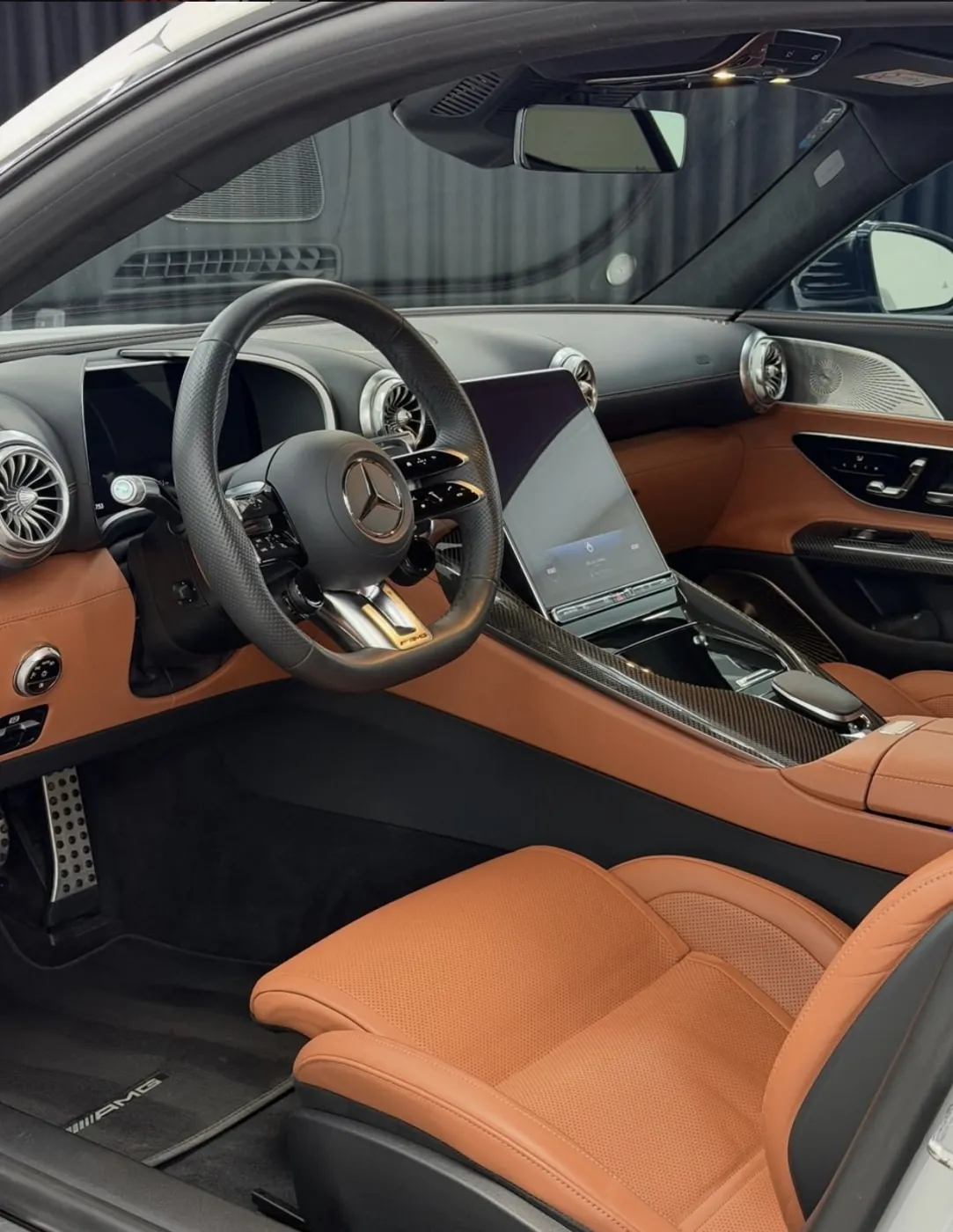 След — Mercedes-AMG GT — Интериор (седалка & под)